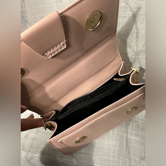 KUQIKAER & Bag with Crossbody NWOT - Picture 9 of 14